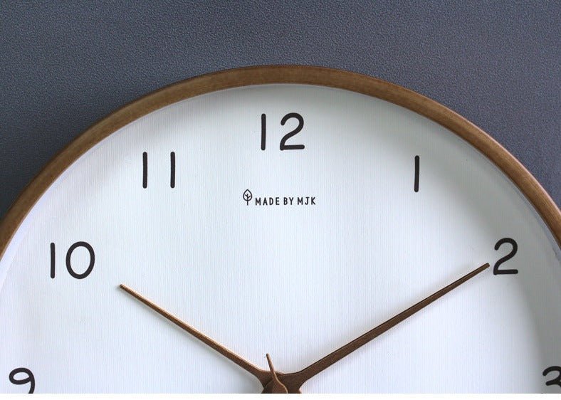 Lautlose Wanduhr aus Massivholz