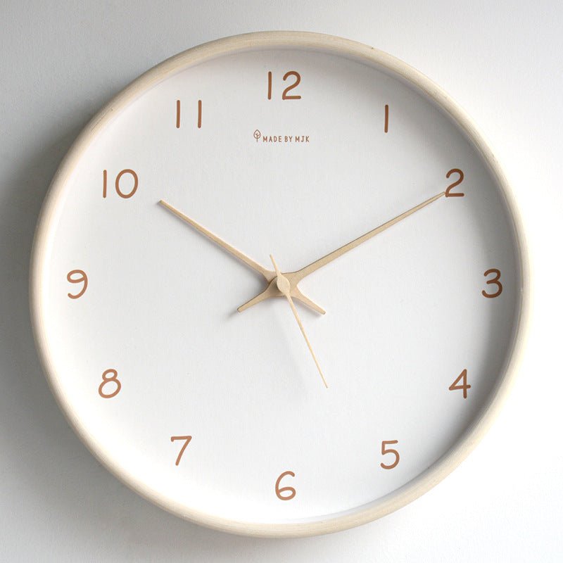 Lautlose Wanduhr aus Massivholz