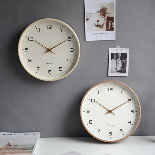 Skandinavische Wanduhr aus Holz – Minimalistisches Design