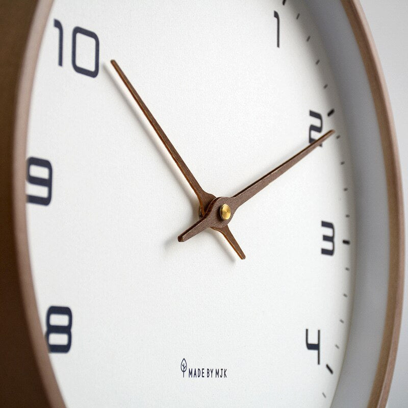 Skandinavische Wanduhr aus Holz – Minimalistisches Design