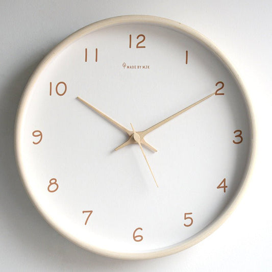 Lautlose Wanduhr aus Massivholz